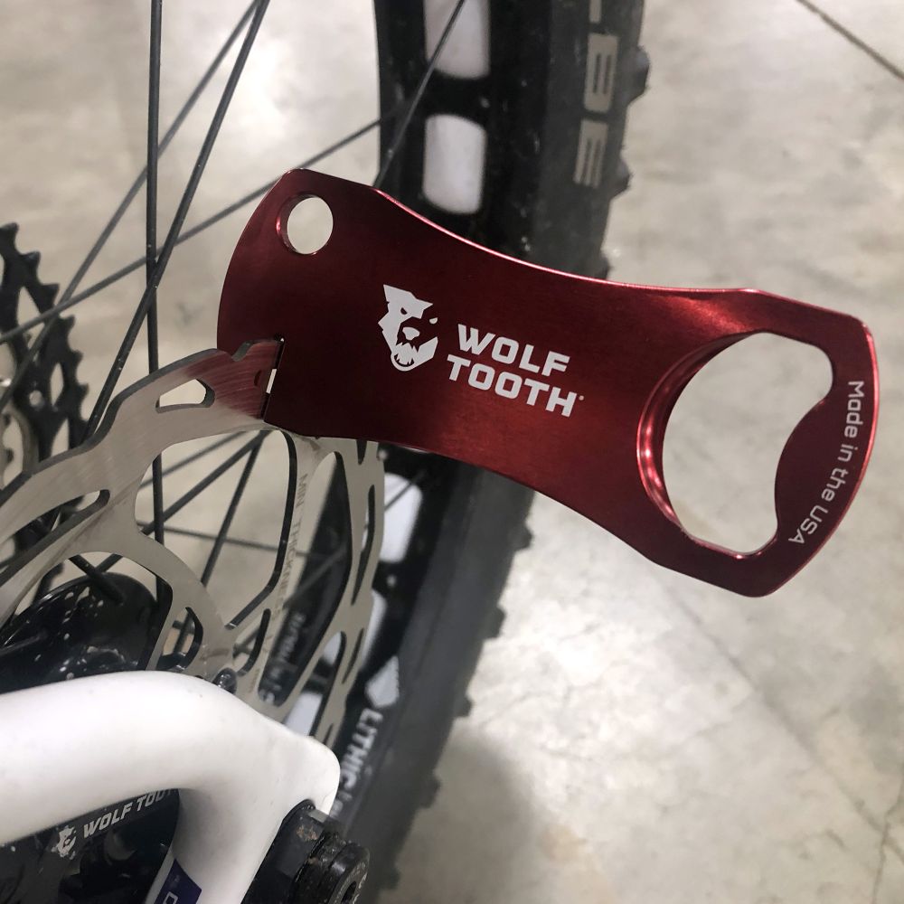WOLF TOOTH - BOTTLE OPENER WITH ROTOR TRUING SLOT 6 WOLF TOOTH - BOTTLE OPENER WITH ROTOR TRUING SLOT - Image 6