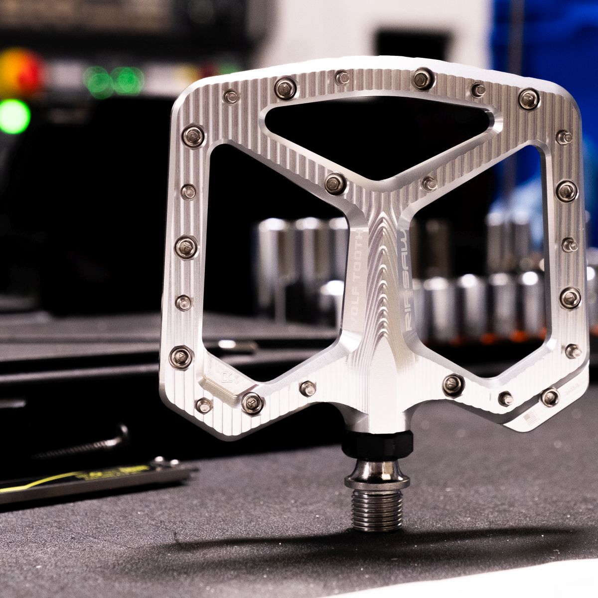 WOLF TOOTH RIPSAW PEDALS 5 WOLF TOOTH RIPSAW PEDALS - Image 5