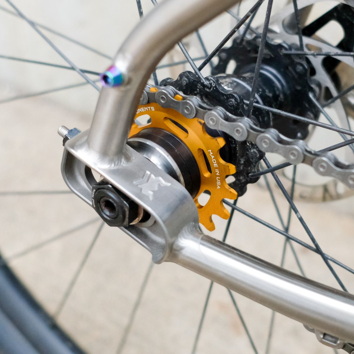WOLF TOOTH - Single Speed Spacer Kit w/ Lockring 5 WOLF TOOTH - Single Speed Spacer Kit w/ Lockring - Image 5