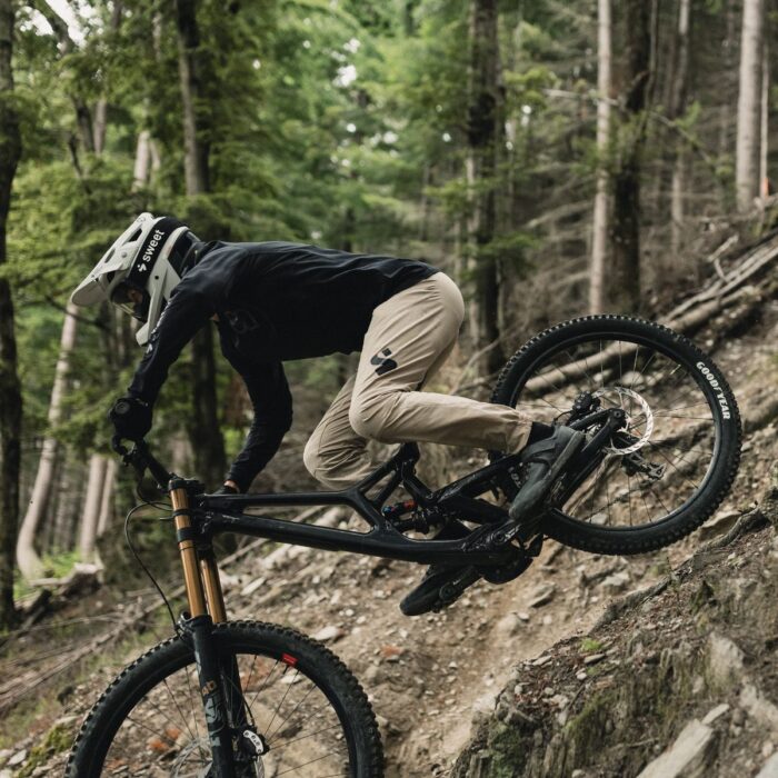 SWEET PROTECTION - STRAYER 2VI MIPS HELMET