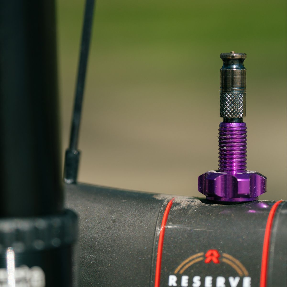 WOLF TOOTH - TUBELESS VALVE STEM KIT FOR CLIK VALVE - 60MM 3 WOLF TOOTH - TUBELESS VALVE STEM KIT FOR CLIK VALVE - 60MM - Image 3