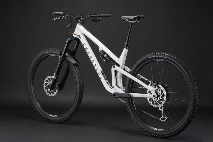 2027 Commencal Meta V5 – view 3