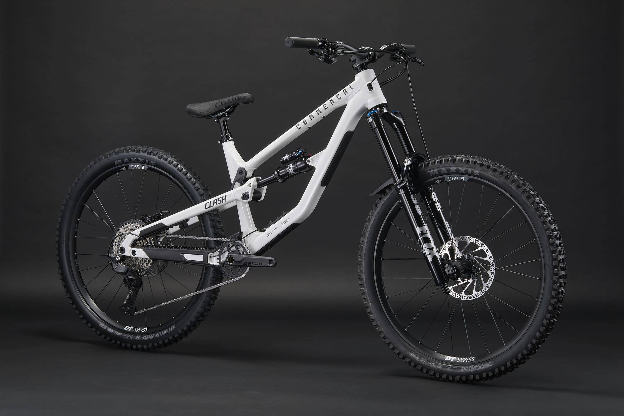 2027 Commencal Clash V3 – view 3
