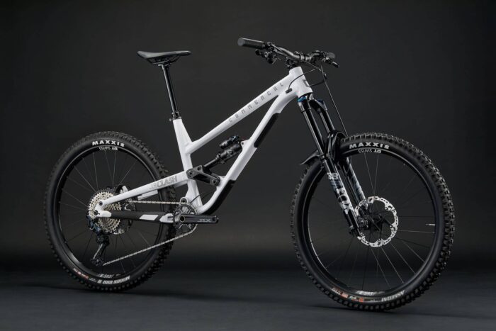 2026 Commencal Clash V2 – view 4