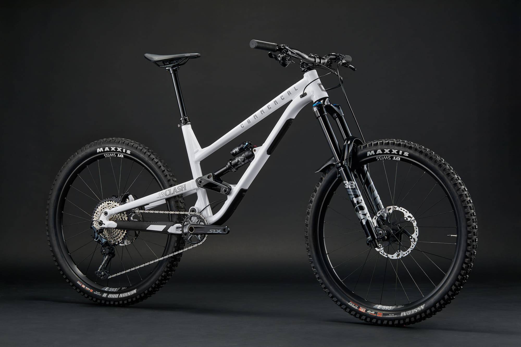 2026 Commencal Clash V2 – view 4