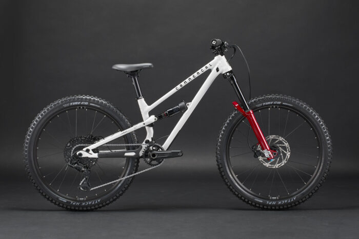 2027 Commencal Clash 24 – view 3