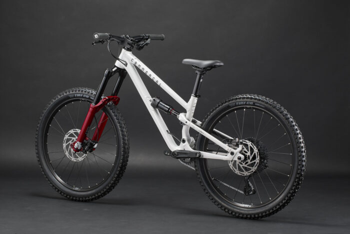 2027 Commencal Clash 24 – view 2