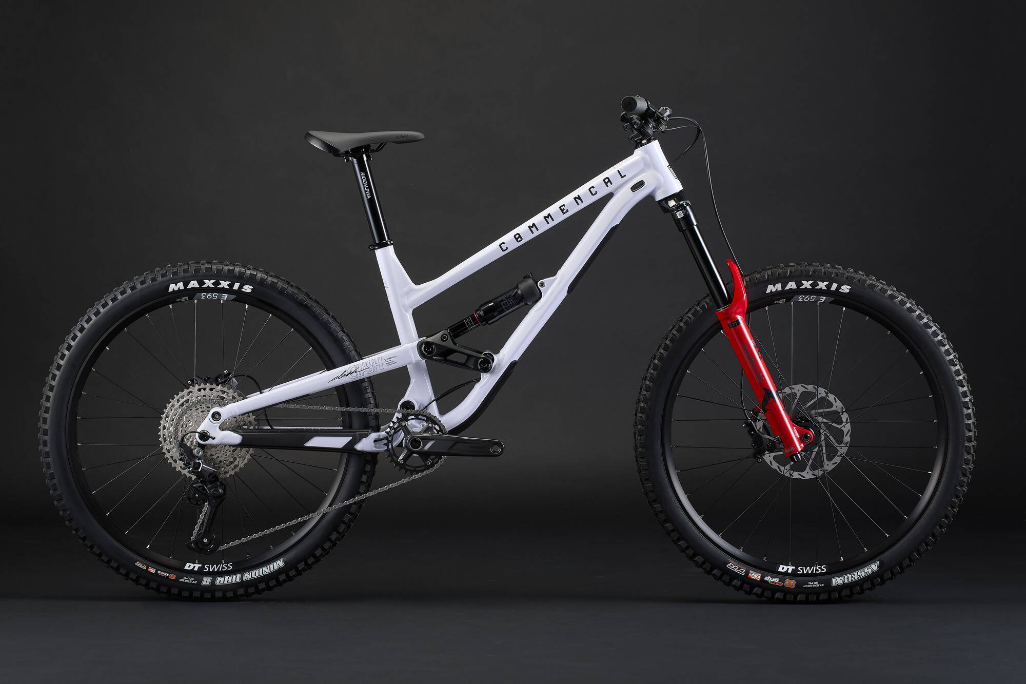 2027 Commencal Clash V2 – view 3
