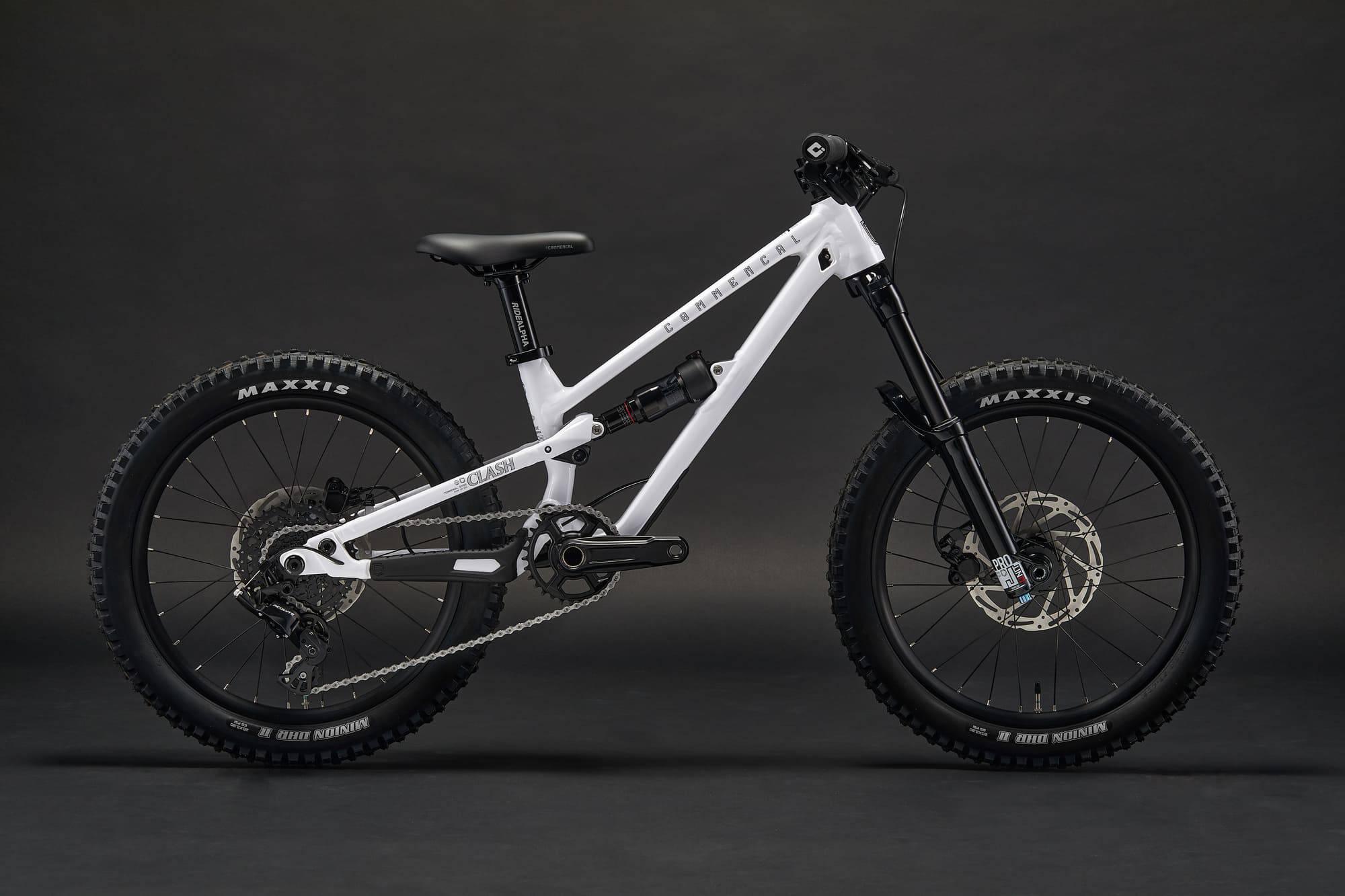2026 Commencal Clash 20 – view 3