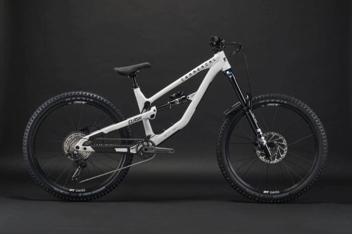2027 Commencal Clash V3 – view 2