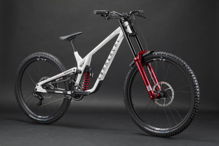 2027 Commencal Supreme DH V5.2 – view 4