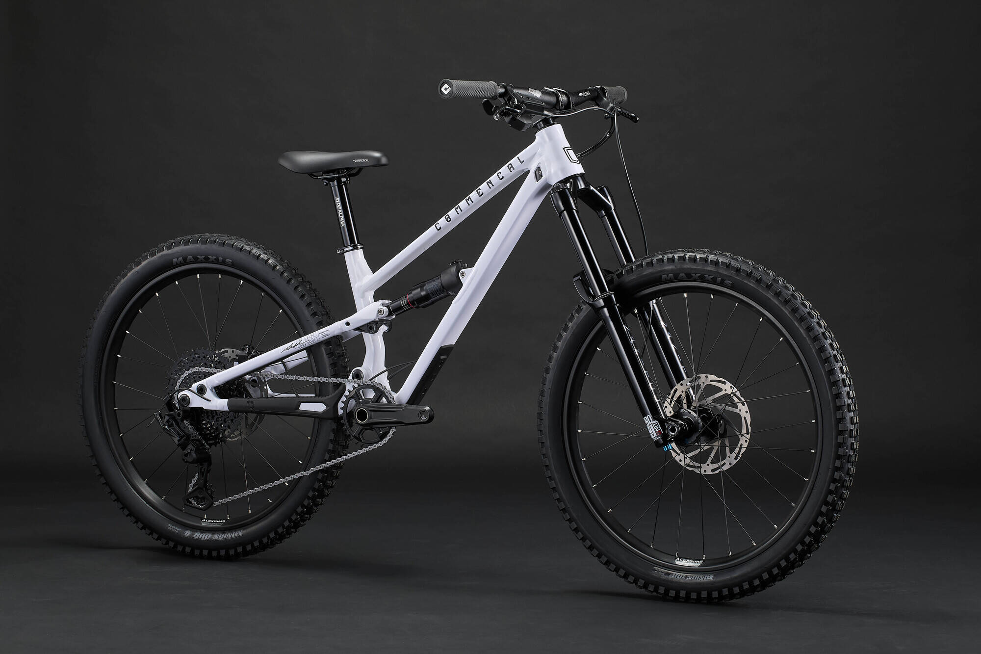 2026 Commencal Clash 24 – view 2