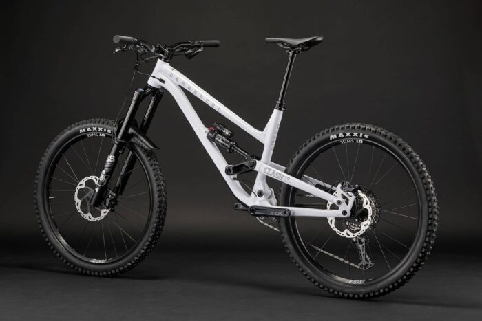 2026 Commencal Clash V2 – view 3