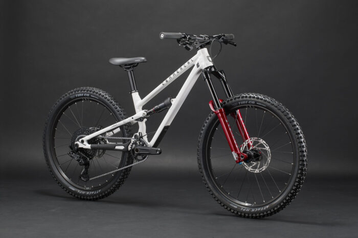 2027 Commencal Clash 24 – view 4