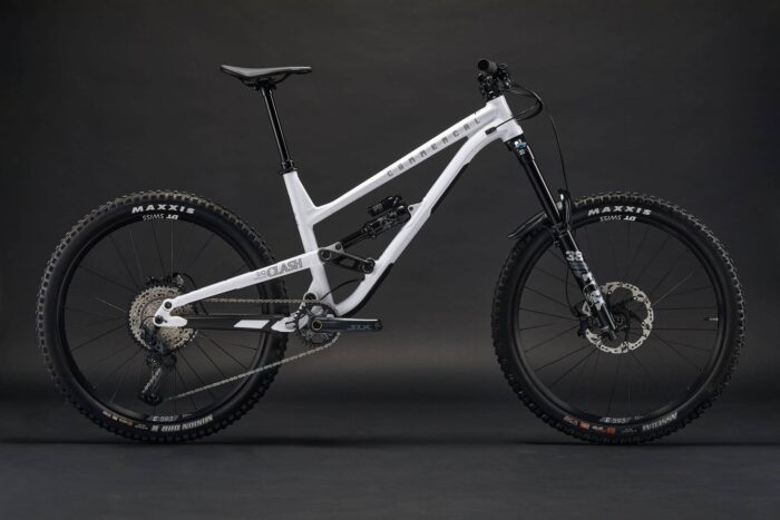 2026 Commencal Clash V2 – view 2