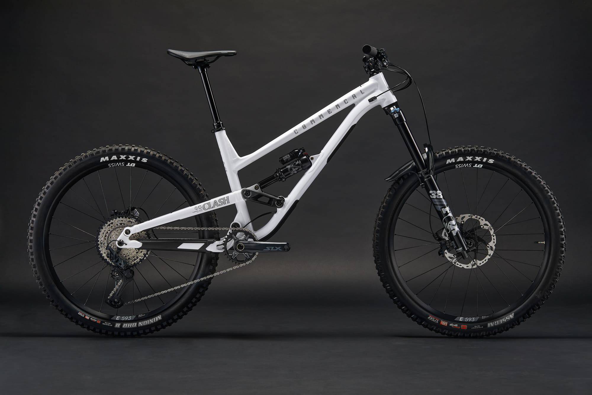 2026 Commencal Clash V2 – view 2