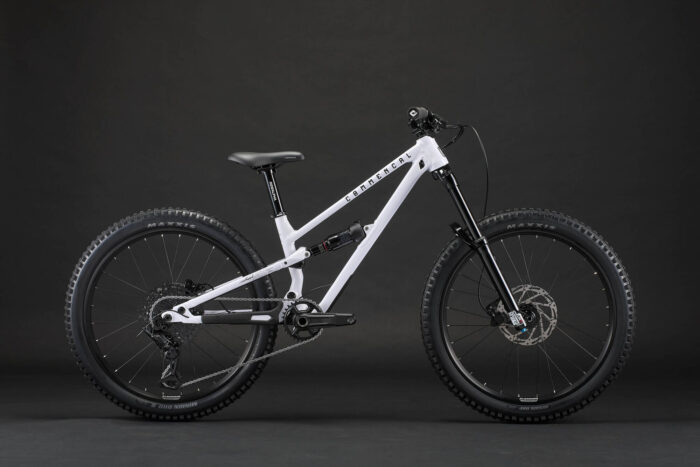 2026 Commencal Clash 24 – view 3