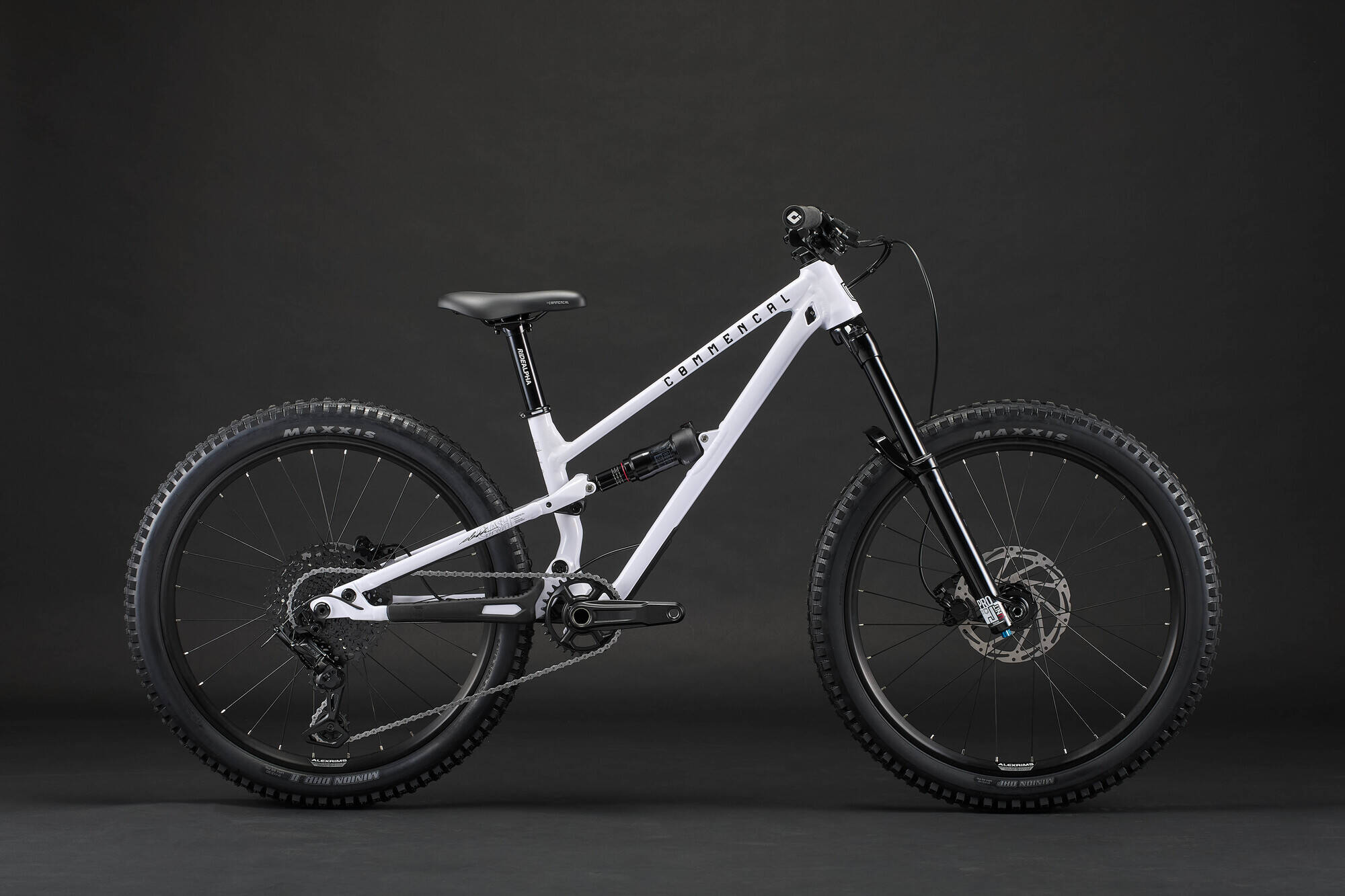 2026 Commencal Clash 24 – view 3